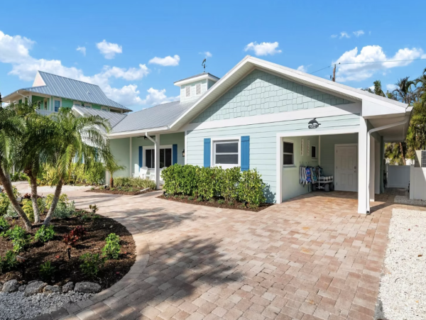 Four Bedroom Vacation Home in Holmes Beach Close to Beach
